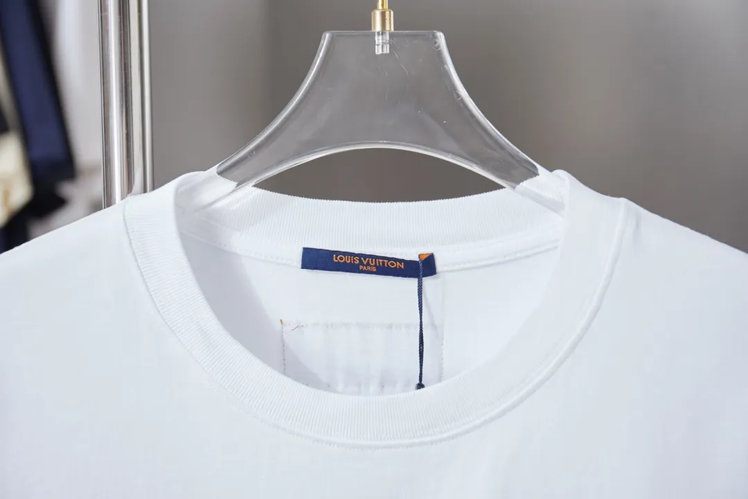 🅿️200 1V 25SS early spring new style short sleeves with embroidered letters, light luxury, a must-have item for daily commuting for men and women, correct version, welcome to compare, detailed features · 320g 100% pure cotton double yarn jersey fabric · Special thickened 32 pieces of double-strand 1X1 thread in the same vat custom dyeing · Imported Tajima machine embroidered LV letters · Double needle stitching and cross-stitching technology · Original main mark, washable tag, brand moisture-proof paper packaging Color: black/white/coffee Size: S/M/L/XL